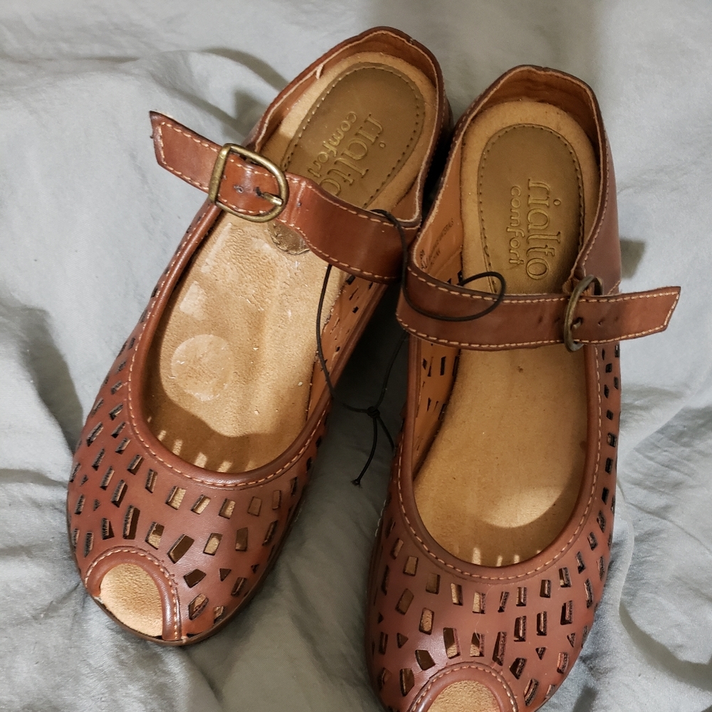 Shoes 👞 - Picture 2 of 5